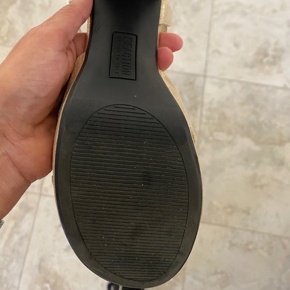 Reaction Kenneth Cole Gold platform heels - Picture 4 of 7